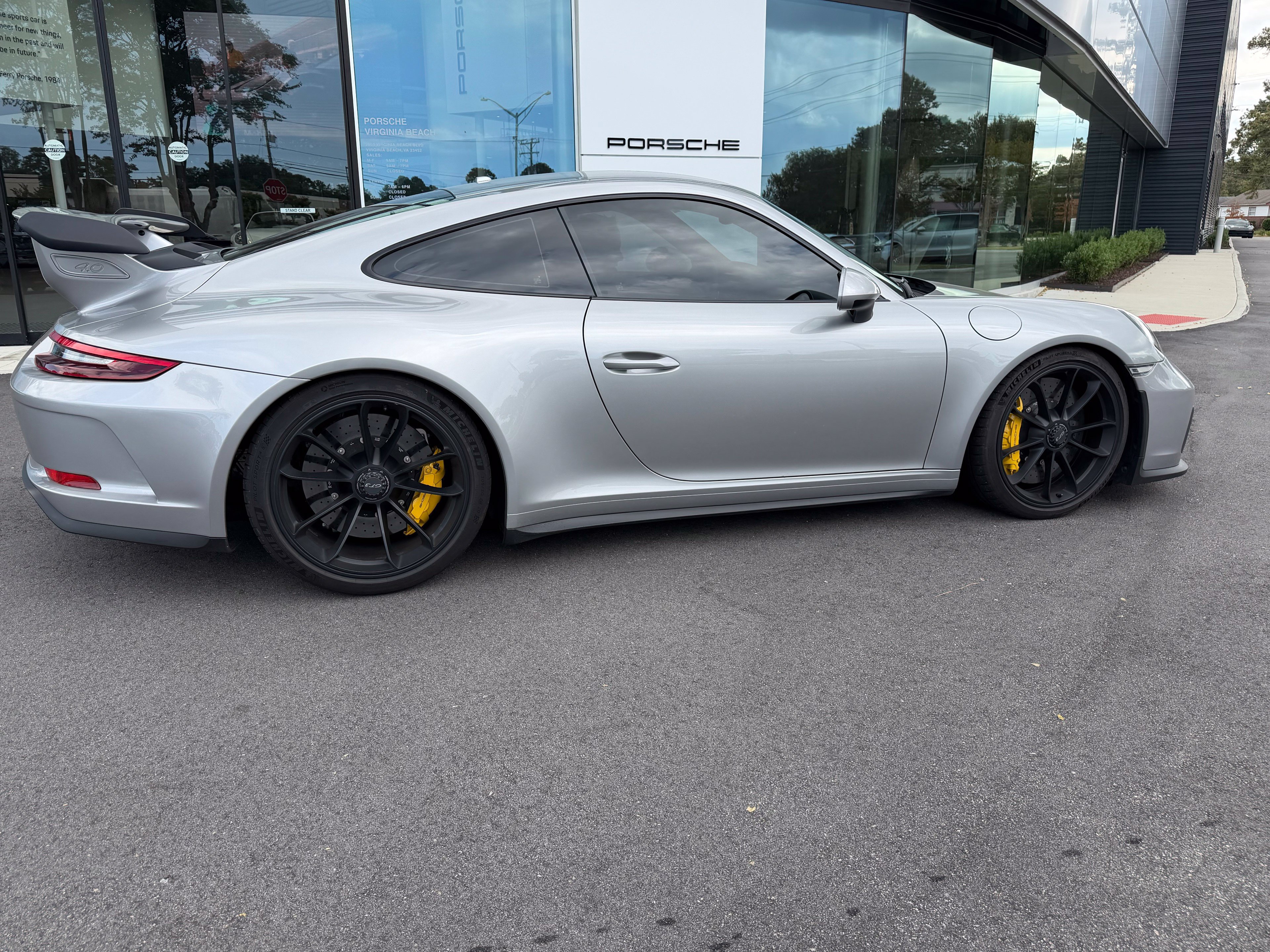 Used 2018 Porsche 911 GT3 RWD image 2