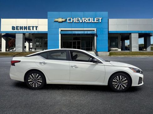 Used 2025 Nissan Altima 2.5 SV FWD image 7