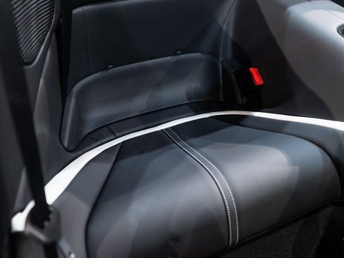 Used 2025 Ferrari Roma Spider image 39