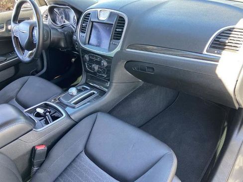 Used 2022 Chrysler 300 Touring w/ Sport Appearance Package image 23