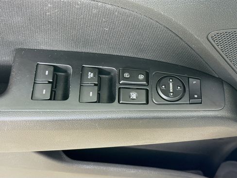 Used 2017 Hyundai Elantra Value Edition FWD image 20