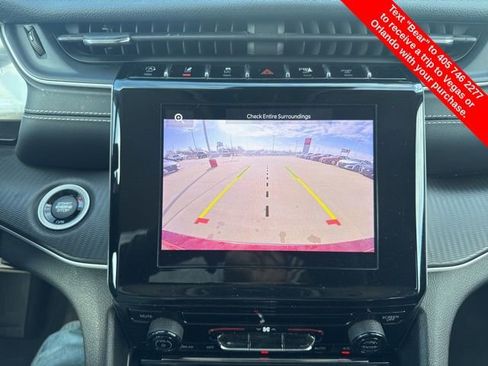 Used 2023 Jeep Grand Cherokee L Laredo image 27