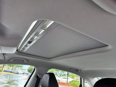 Used 2018 Volkswagen Passat 2.0T SE FWD image 16