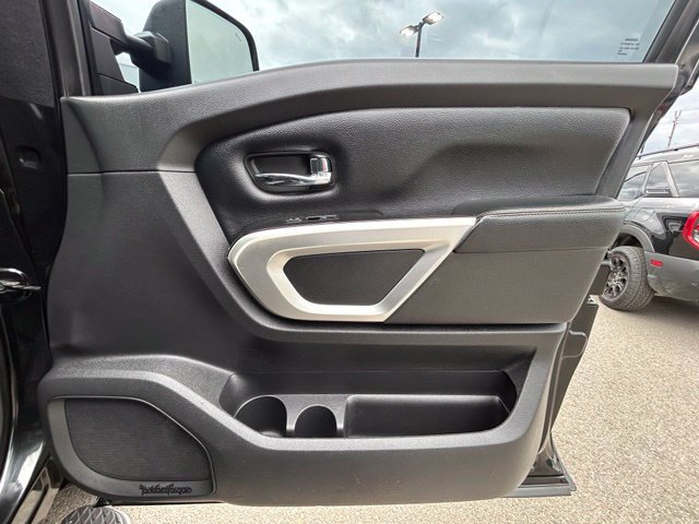 Used 2018 Nissan Titan SL w/ Chrome Package AWD/4WD image 37