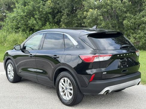 Used 2022 Ford Escape SE FWD image 3