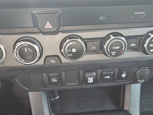 Used 2020 Toyota Tacoma TRD Sport image 18