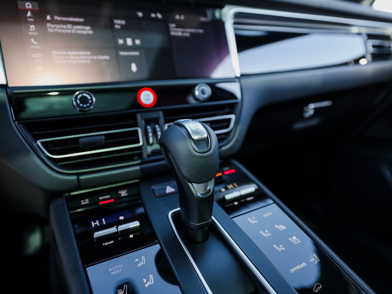 Certified 2026 Porsche Macan AWD/4WD image 20