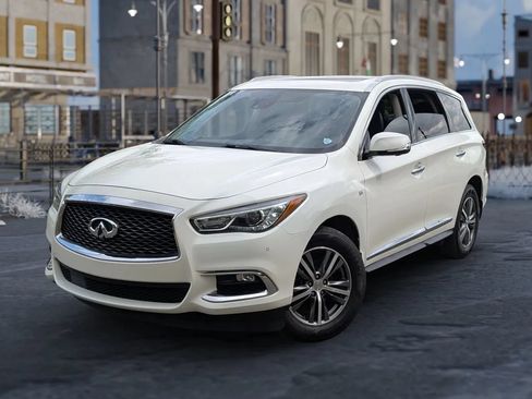 Used 2020 INFINITI QX60 Luxe w/ Essential Package FWD image 3