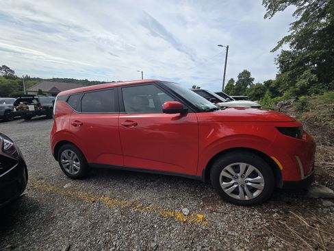 Used 2023 Kia Soul LX FWD image 4