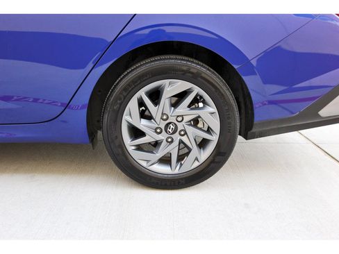 Used 2025 Hyundai Elantra Hybrid FWD image 28
