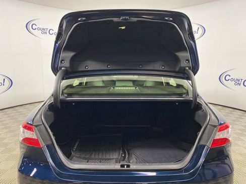 Used 2018 Toyota Camry LE FWD image 6