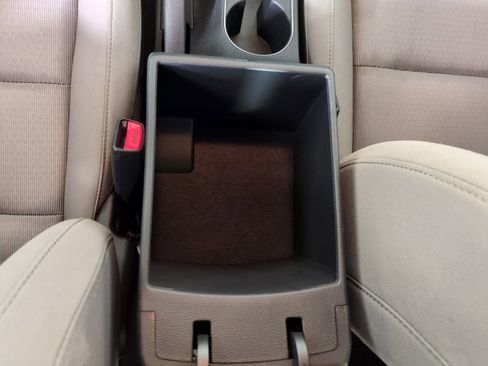 Used 2017 Hyundai Elantra SE image 24