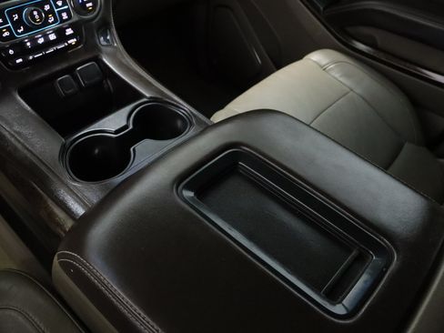 Used 2015 Chevrolet Suburban LT RWD image 17