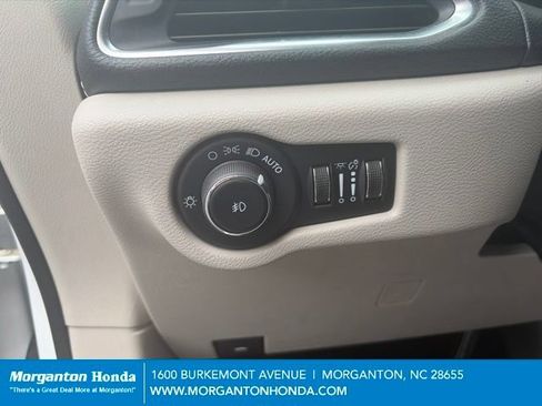 Used 2023 Chrysler Pacifica Limited w/ Uconnect Theater Family Group AWD/4WD image 15