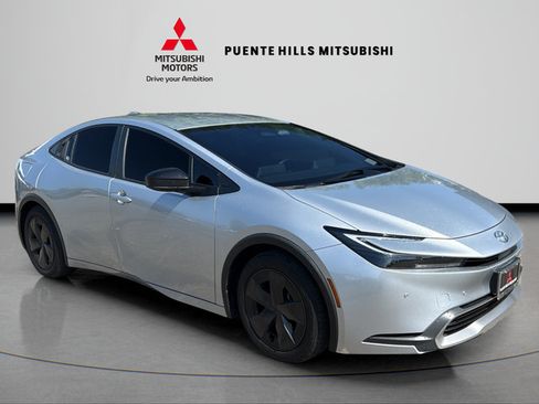 Used 2023 Toyota Prius Prime FWD image 3