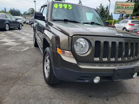 Used 2015 Jeep Patriot Sport AWD/4WD image 3