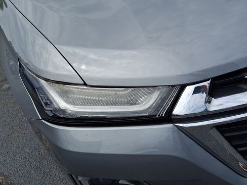 Used 2023 Chevrolet Traverse LT w/ LPO, Floor Liner Package AWD/4WD image 9