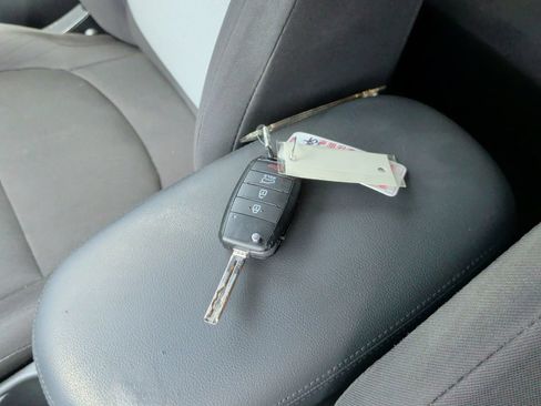 Used 2017 Kia Soul FWD image 28