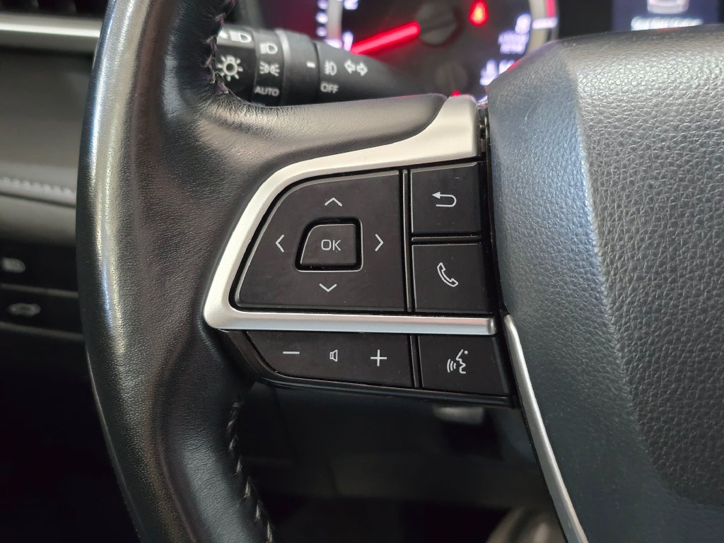 Used 2022 Toyota Highlander LE AWD/4WD image 20