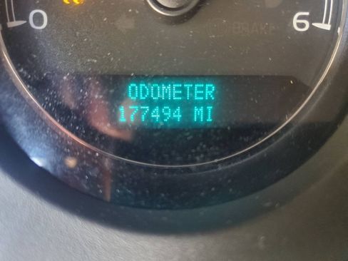 Used 2007 Chevrolet Suburban LT w/ LT Preferred Equipment Group RWD image 11