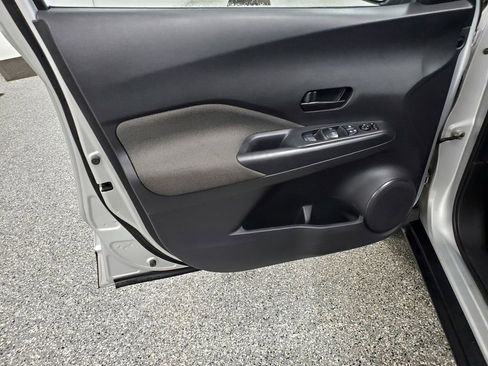 Used 2018 Nissan Kicks S image 12