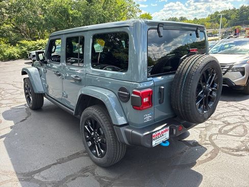 Used 2024 Jeep Wrangler Unlimited Sahara w/ Technology Group AWD/4WD image 5