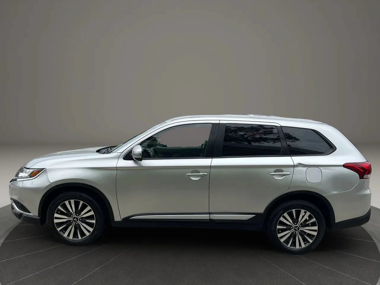 Used 2020 Mitsubishi Outlander ES AWD/4WD image 4