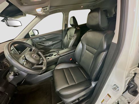 Used 2023 Nissan Rogue SL AWD/4WD image 13