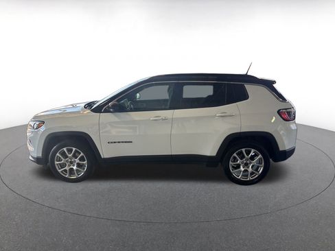 Used 2025 Jeep Compass Limited image 11