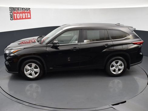 Used 2023 Toyota Highlander LE AWD/4WD image 20