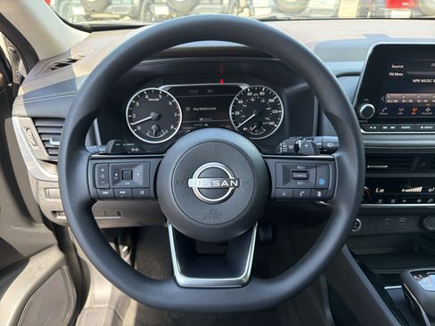 Used 2023 Nissan Rogue SV FWD image 23