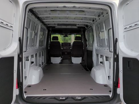 Used 2026 Mercedes-Benz Sprinter 2500 image 13