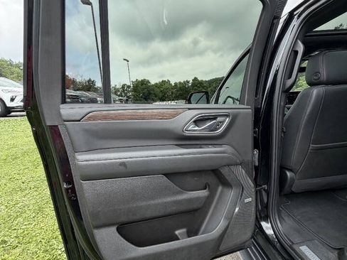 Used 2021 Chevrolet Suburban High Country AWD/4WD image 40