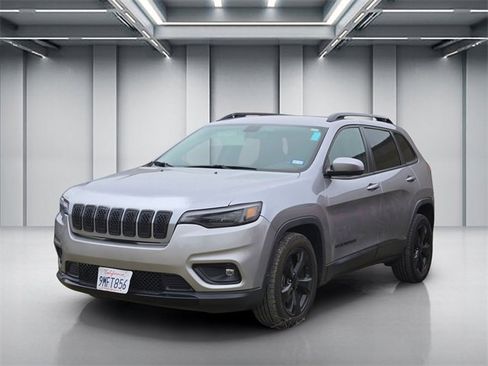 Used 2020 Jeep Cherokee Latitude Plus image 3