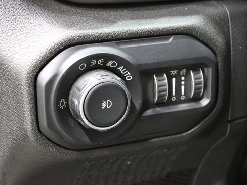 Used 2019 Jeep Wrangler Unlimited Sahara image 13