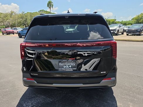 New 2027 Kia Carnival SX Prestige FWD image 7