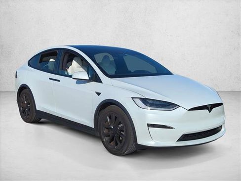 Used 2022 Tesla Model X image 3