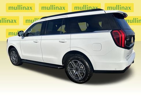 Used 2025 Ford Expedition Active image 11