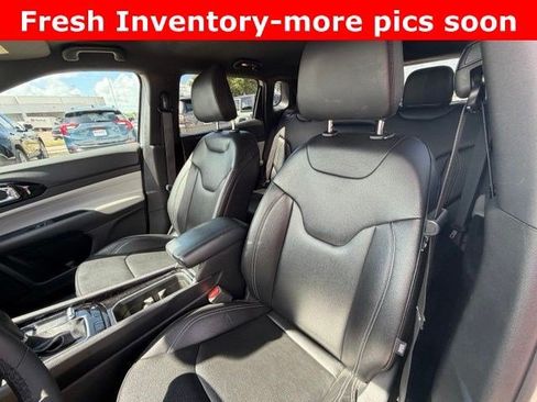 Used 2025 Jeep Compass Limited AWD/4WD image 8