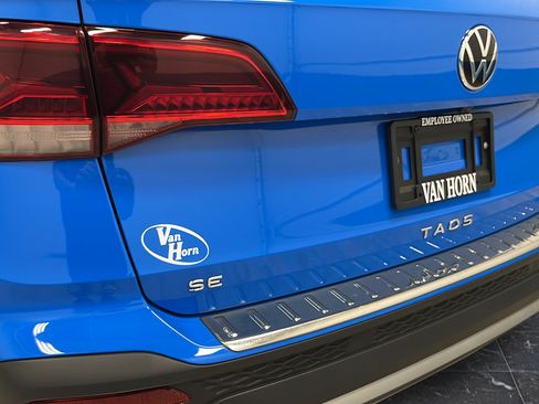 Used 2023 Volkswagen Taos SE w/ Panoramic Sunroof Package AWD/4WD image 31