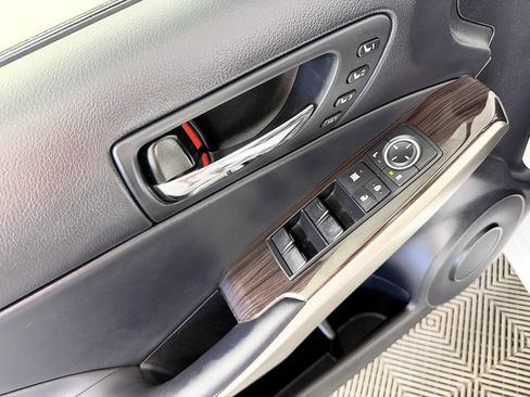 Used 2014 Lexus IS 250 w/ Luxury Package w/Gray Wood RWD image 28