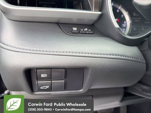 Used 2020 Toyota Highlander XLE image 14