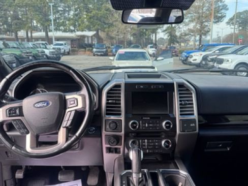 Used 2017 Ford F150 Platinum w/ Equipment Group 701A Luxury image 10