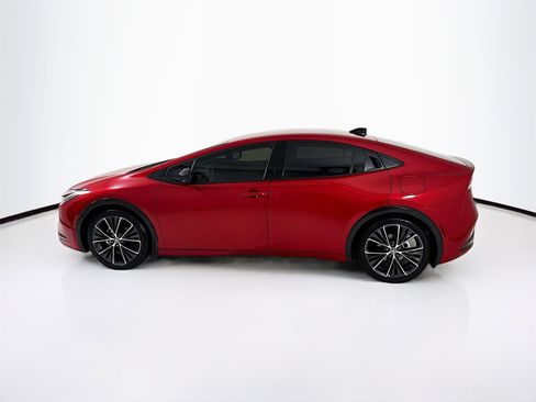 Used 2026 Toyota Prius XLE image 5