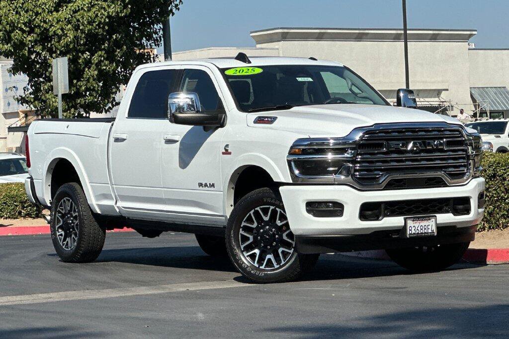 Used 2025 RAM 2500 Limited AWD/4WD image 2