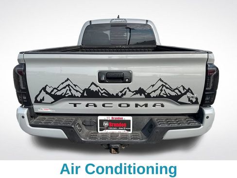 Used 2020 Toyota Tacoma TRD Off-Road w/ Technology Package AWD/4WD image 5