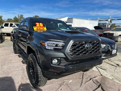 Used 2020 Toyota Tacoma TRD Sport image 2