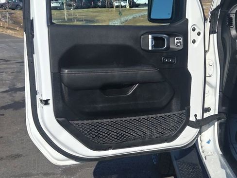 Used 2023 Jeep Wrangler Unlimited Sahara w/ Cold Weather Group image 31