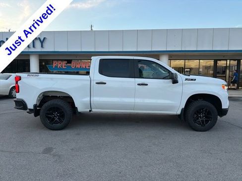 Used 2023 Chevrolet Silverado 1500 LT Trail Boss w/ LPO, Dark Essentials Package AWD/4WD image 2