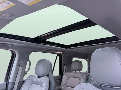 Used 2018 Lincoln Navigator Reserve w/ Technology Package image 31